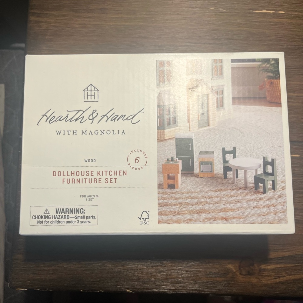 NIB Hearth & Hand 6 piece Dollhouse Furniture